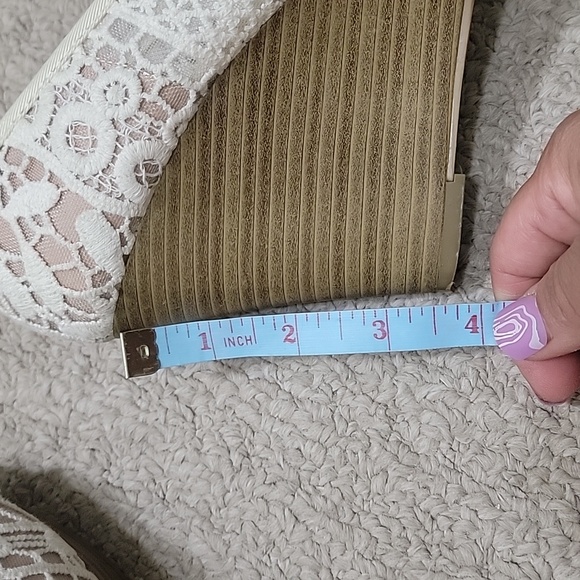 American eagle Women Wood Wedge Ivory Lace Open Toe Slide on Shoe Wedge Size 7 - Picture 9 of 9